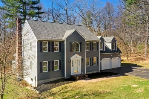18 Cadman Rd, Mendon, MA 01756 exterior
