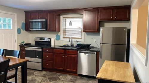 168 Pineridge Rd, Waterbury, CT 06706 exterior