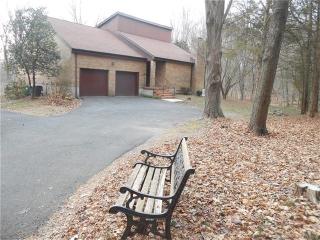 1427 Merwins Ln, Fairfield, CT 06824 exterior