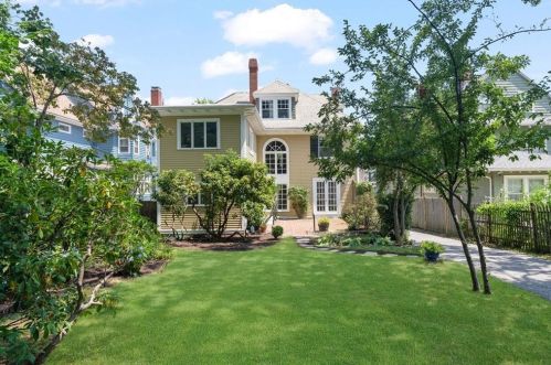 82 Taber Ave, Providence, RI 02906 exterior