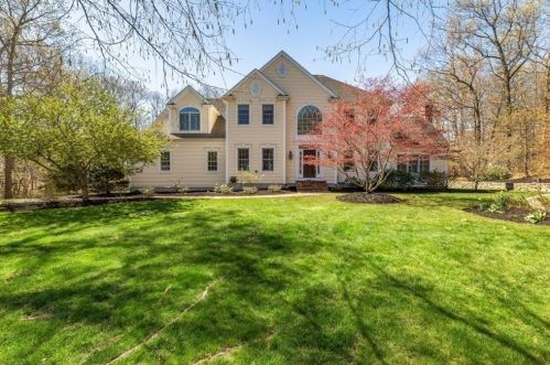 13 Stable Way, Medway, MA 02053 exterior