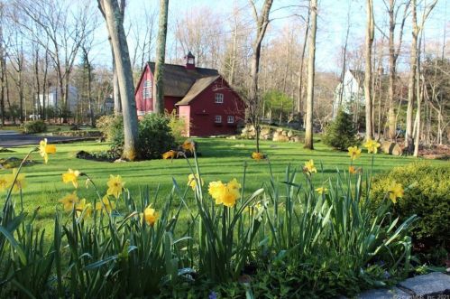 81 Rilling Rdg, New Canaan, CT 06840 exterior