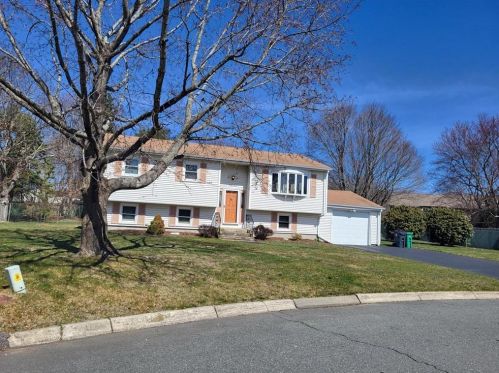37 Sunnyside Dr, Warwick, RI 02889 exterior