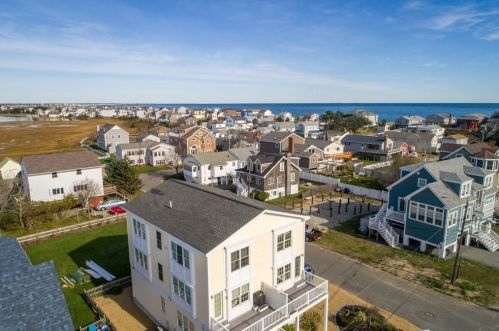 17 Carter Ave, Salisbury Beach, MA 01952 exterior