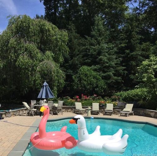 28 Red Coat Rd, Westport, CT 06880 exterior