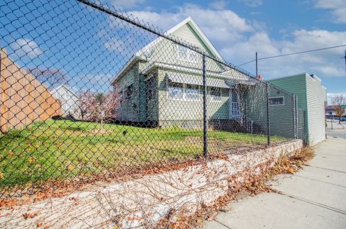 681 Millbury St, Worcester, MA 01607 exterior
