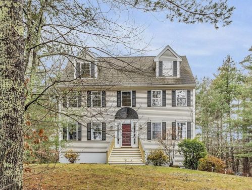 25 Smith Corner Rd, Plaistow, NH 03865 exterior