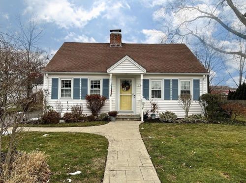 25 Potters Ave, Warwick, RI 02886 exterior