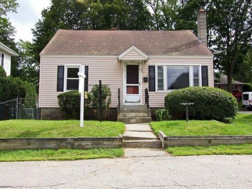 2 Vincent St, Auburn, MA 01501 exterior
