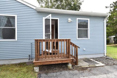 41 Depot Rd, Groton, CT 06340 exterior