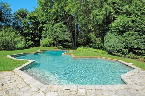 11 Pinecroft Rd, Greenwich, CT 06830 exterior