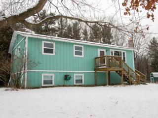 140 Sunset Cir, Milton, VT 05468 exterior