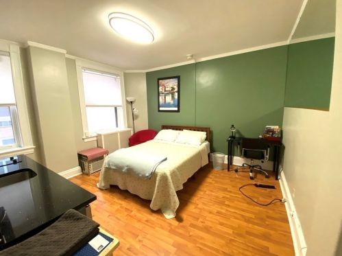 21 Beacon St, Roxbury Xing, MA 02108 exterior