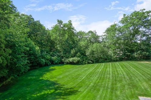 17 Kyle Ct, Seymour, CT 06478 exterior