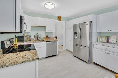 42 Shweky Ln, Southington, CT 06489 exterior