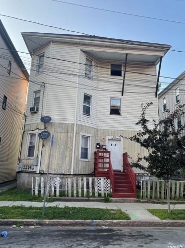 117 Bullard St, New Bedford, MA 02746 exterior