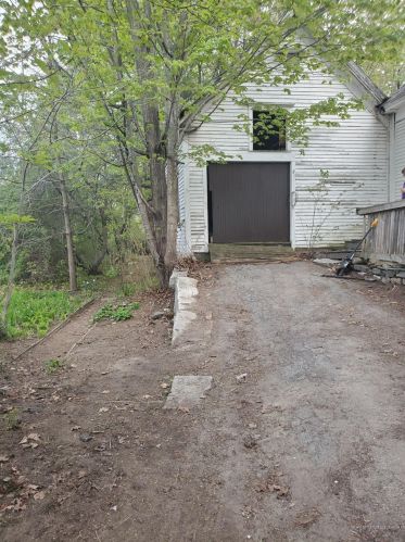 118 Pleasant St, Oxford, ME 04270 exterior