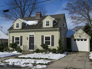 9 Friendly Dr, Warwick, RI 02888 exterior