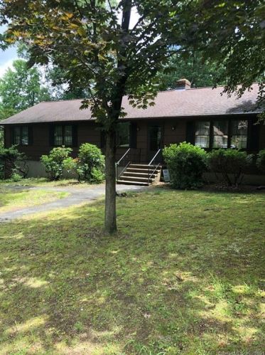 10 Bonnie Brook Dr, Huntington, CT 06484 exterior