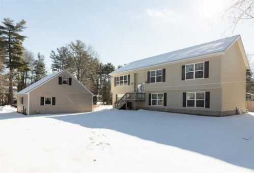 9 Whittier Dr, Seabrook, NH 03874 exterior