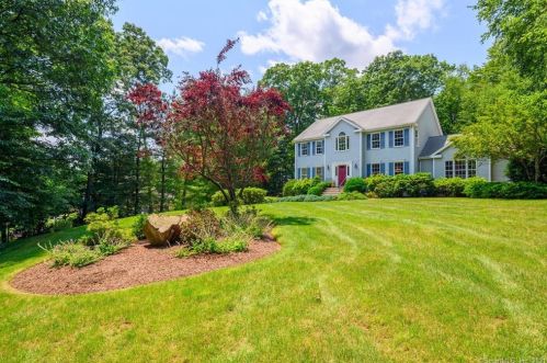 14 Fawnwood Rd, Sandy Hook, CT 06482 exterior