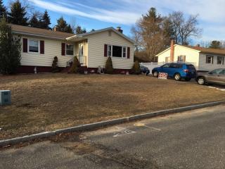 10 Flora St, Springfield, MA 01129 exterior