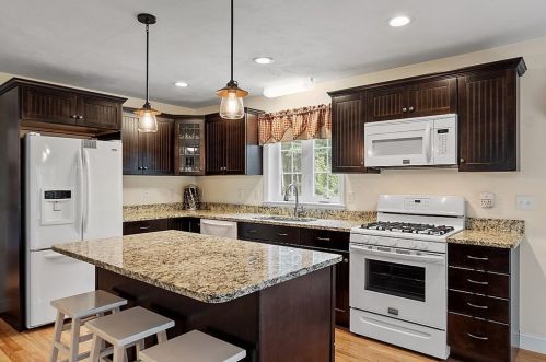 314 Townsend Hill Rd, Townsend, MA 01469 exterior
