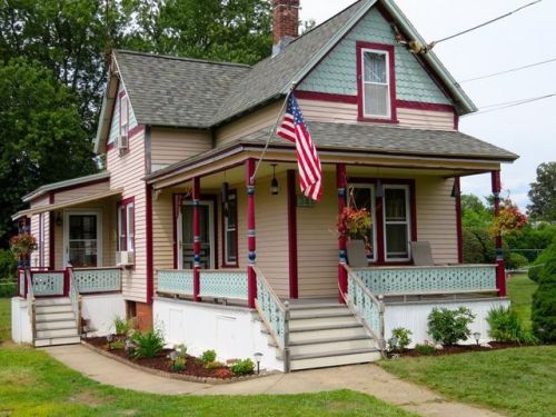 341 Main St, E Hampton, MA 01027 exterior