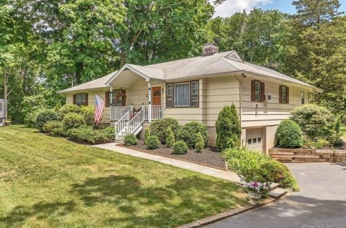 308 Salem Rd, Ridgefield, CT 06877 exterior
