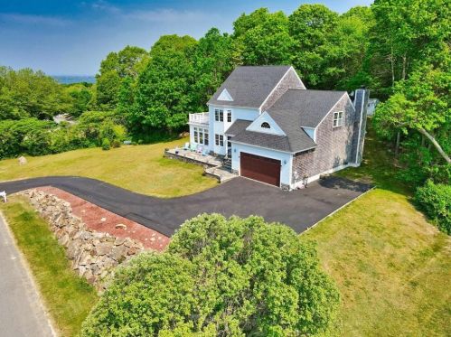 76 Sakonnet Ridge Dr, Tiverton, RI 02878 exterior