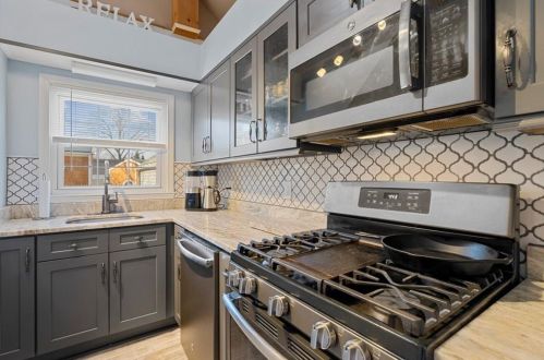 57 Metropolitan Rd, Providence, RI 02908 exterior