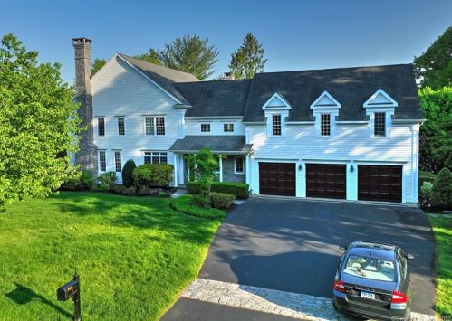 7 Old Tree Farm Ln, Bridgeport, CT 06611 exterior