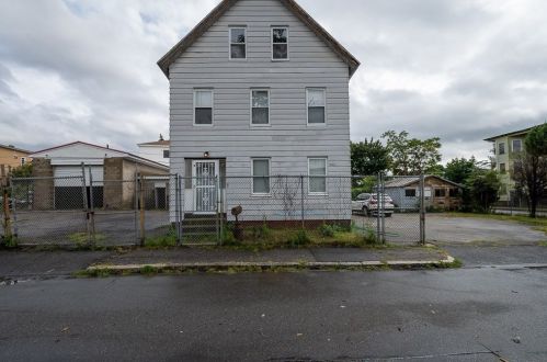 24 Langdon St, Worcester, MA 01608 exterior