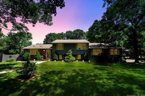 15 Mulberry Ln, Waterbury, CT 06716 exterior