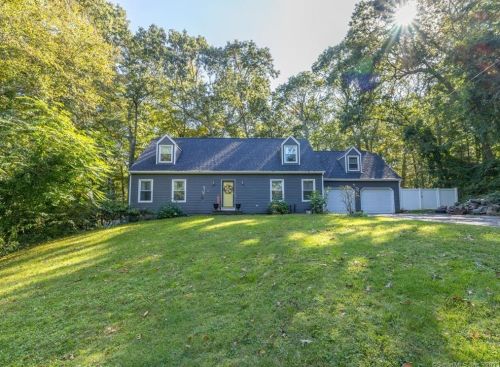 36 Robinhood Dr, Gales Ferry, CT 06335 exterior