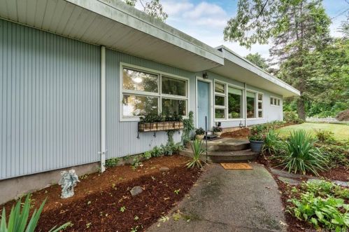 39 Jackson Hill Rd, Middlefield, CT 06455 exterior