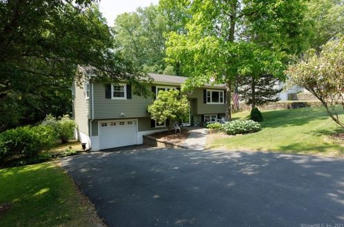 48 Belleview Dr, Derby, CT 06418 exterior