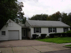 40 Heatherland Rd, Newton, MA 02461 exterior