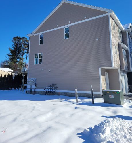 20 Dumaine Ave, Nashua, NH 03063 exterior