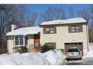 23 Freddys Ln, Brookfield Center, CT 06804 exterior