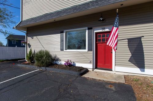 38 Sherburne Rd, Portsmouth, NH 03801 exterior