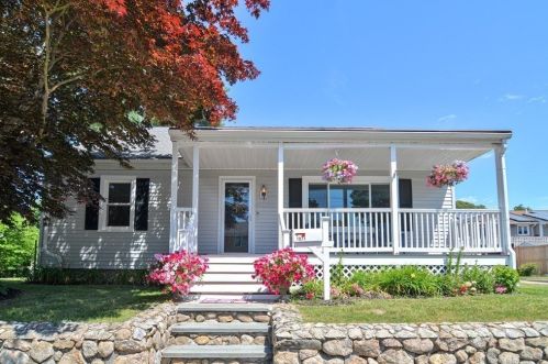 1071 Bowles St, New Bedford, MA 02745 exterior