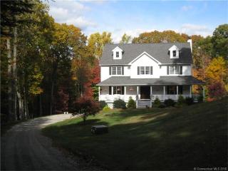28 Golden Hill Ln, Huntington, CT 06484 exterior