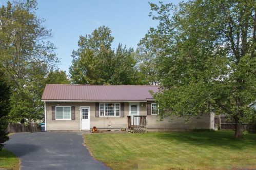 8 Meadow Ln, Allenstown, NH 03275 exterior