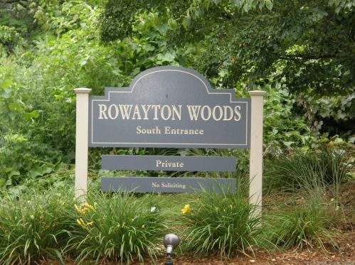 130 Rowayton Woods Dr, Norwalk, CT 06854 exterior