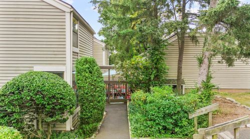 13 Clemens Ct, Rocky Hill, CT 06067 exterior