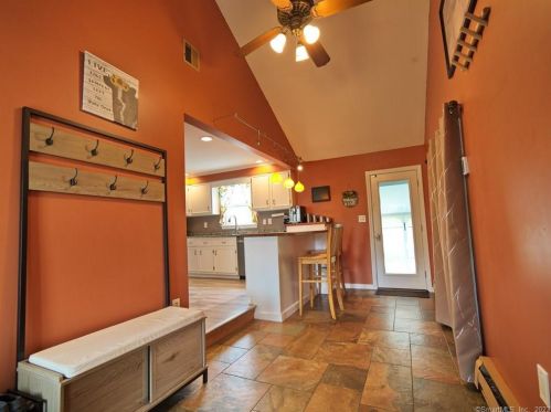 97 Leigus Rd, Wallingford, CT 06492 exterior