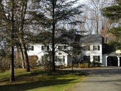41 Varick Hill Rd, Newton, MA 02468 exterior