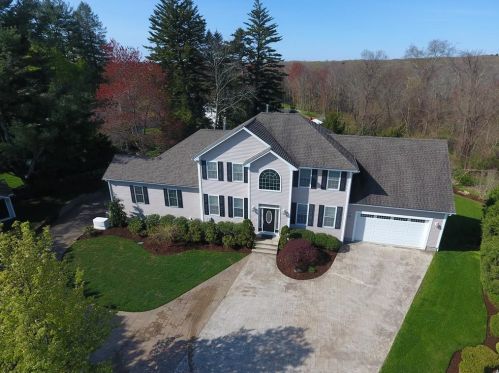 4 Bittersweet Ln, Lincoln, RI 02865 exterior