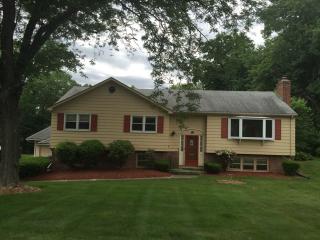 68 Desmond Dr, Hartford, CT 06109 exterior